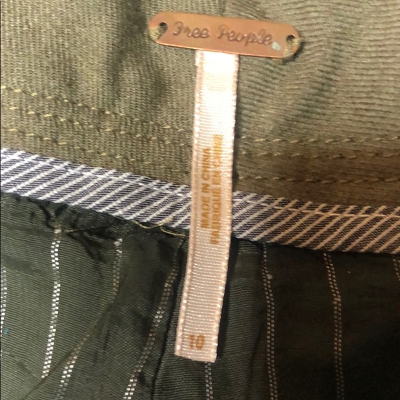 Free People army green safari short. Size 10 - Picture 3 of 8